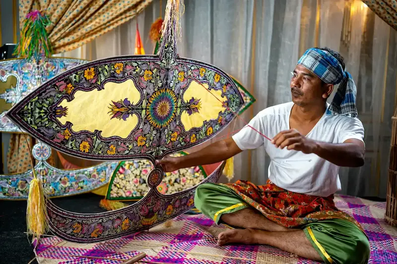 Tour agency to Malaysia – A local Malay craftsman making a traditional wau kite on the East Coast of Malaysia.